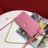 Prada. Новейшая модель из импортной кожи с блестящим крестообразным узором и фур