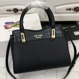 Новая модель Prada 9898 — популярная и модная сумка, которая подходит к любому н