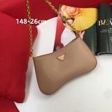 Оригинальная кожа PRADA представляет новую коллекцию сумок Hobo весна-лето 2023,