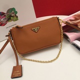 Prada. Новейшая модель из импортной кожи с блестящим крестообразным узором и фур