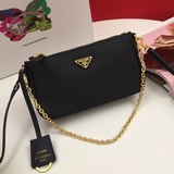 Prada. Новейшая модель из импортной кожи с блестящим крестообразным узором и фур