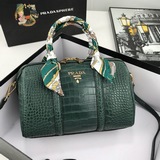 Подушка-сумка «Prada» с крокодиловым узором 1BA260# из натуральной кожи. Превосх