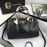 Подушка-сумка «Prada» с крокодиловым узором 1BA260# из натуральной кожи. Превосх