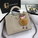 Новая модель Prada 1BA258 «Хит 2023 года» пользуется огромной популярностью, обл