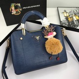 Новая модель Prada 1BA258 «Хит 2023 года» пользуется огромной популярностью, обл