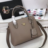 Новинка на официальном сайте, популярная во всем мире, модель 2023 года Prada 66