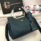 Популярная во всем мире новая модель Prada 66152 2023 года. Размеры： 30*22*14. О