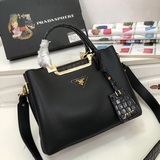 Популярная во всем мире новая модель Prada 66152 2023 года. Размеры： 30*22*14. О