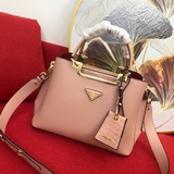 Популярная во всем мире новая модель Prada 66152 2023 года. Размеры： 30*22*14. О