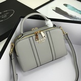 Модель 9893# Сумка Prada через плечо, с двойной застежкой-молнией. Помимо привле