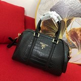 Подушка-сумка «Prada» с крокодиловым узором 1BA260# из натуральной кожи. Превосх