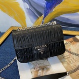 Складчатая сумка Prada – популярная новинка! Новейшая модель из импортной кожи с