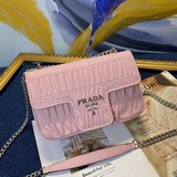 Складчатая сумка Prada – популярная новинка! Новейшая модель из импортной кожи с