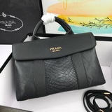 PRADA Новая модель： 550171 Модная и элегантная дамская сумка с ретро-шармом.