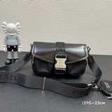 Prada 2023 весенняя коллекция модных сумок в стиле мотоциклиста из гладкой теляч