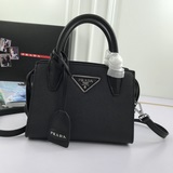 BA269 изготовлен из импортной кожи Saffiano, оснащен съемными и регулируемыми ко