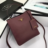 Средний размер, 212# Кожаная сумка Prada Double Saffiano, изготовлена в Италии.