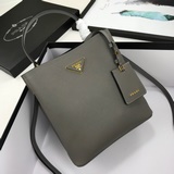 Средний размер, 212# Кожаная сумка Prada Double Saffiano, изготовленная в Италии