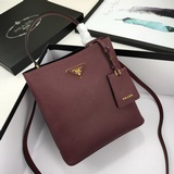 Средний размер, 212# Кожаная сумка Prada Double Saffiano, изготовлена в Италии.