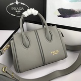 Новая сумка Prada из кожи бычка, модель № 2039. Изготовлена из импортной кожи бы