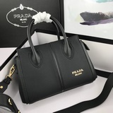 Новая сумка Prada из кожи бычка, модель № 2039. Изготовлена из импортной кожи бы