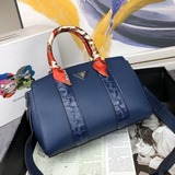 Новая эксклюзивная модель Pra@a (можно носить в руке или через плечо) для создан