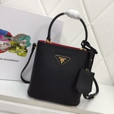 Новейшая сумка Prada Double Saffiano с крестообразным узором 8968# изготовлена в
