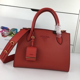 -Prada Ribbon, 2895# Дизайнер Miuccia заявила о возвращении к основам： «.
