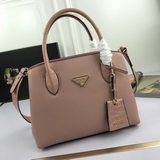 Новинка на официальном сайте, популярная во всем мире, модель 2023 года от Prada
