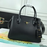 Новинка на официальном сайте, популярная во всем мире, модель 2023 года от Prada