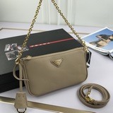 Prada. Новейшая модель из импортной кожи с блестящим крестообразным узором и фур