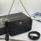 Prada. Новейшая модель из импортной кожи с блестящим крестообразным узором и фур