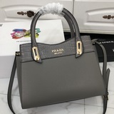 Новая модель Prada 9898 — популярная и модная сумка, которая подходит к любому н