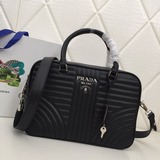 Новые модели PRADA в продаже! Оригинальные металлические детали, кожа с тиснение
