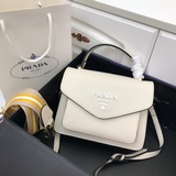 Prada, модель № 2094, с двумя плечевыми ремнями, «Сделано в Италии», превосходно