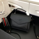 Prada, модель № 2094, с двумя плечевыми ремнями, «Сделано в Италии», превосходно