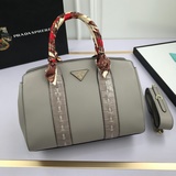 Новая модель Prada (можно носить в руке или через плечо) для создания любого обр