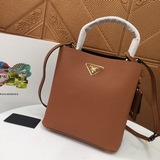Средний размер, 212# Кожаная сумка Prada Double Saffiano, изготовлена в Италии.