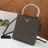 Средний размер, 212# Кожаная сумка Prada Double Saffiano, изготовленная в Италии