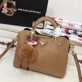 Новая модель Prada 1BA258 «Хит 2023 года» пользуется огромной популярностью, обл
