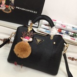 Новая модель Prada 1BA258 «Хит 2023 года» пользуется огромной популярностью, обл