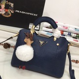 Новая модель Prada 1BA258 «Хит 2023 года» пользуется огромной популярностью, обл