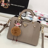 Новая модель Prada 1BA258 «Хит 2023 года» пользуется огромной популярностью, обл