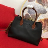 Prada, модель 1BA255, с плечевым ремнем, «Сделано в Италии», превосходное качест