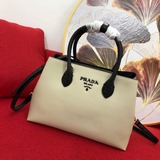 Prada, модель 1BA255, с плечевым ремнем, «Сделано в Италии», превосходное качест