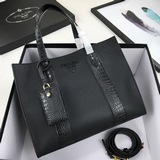 Новая сумка Prada из кожи бычка с текстурой кожи крокодила, артикул 82509#. Изго