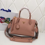 Новая модель Prada 1BA157 с двумя плечевыми ремнями из телячьей кожи, двумя кожа