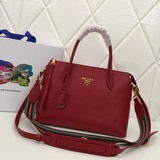 Новая модель Prada 1BA157 с двумя плечевыми ремнями из телячьей кожи, двумя кожа