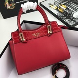 Новая модель Prada 9898 — популярная и модная сумка, которая подходит к любому н