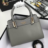 Новая модель Prada 9898 — популярная и модная сумка, которая подходит к любому н